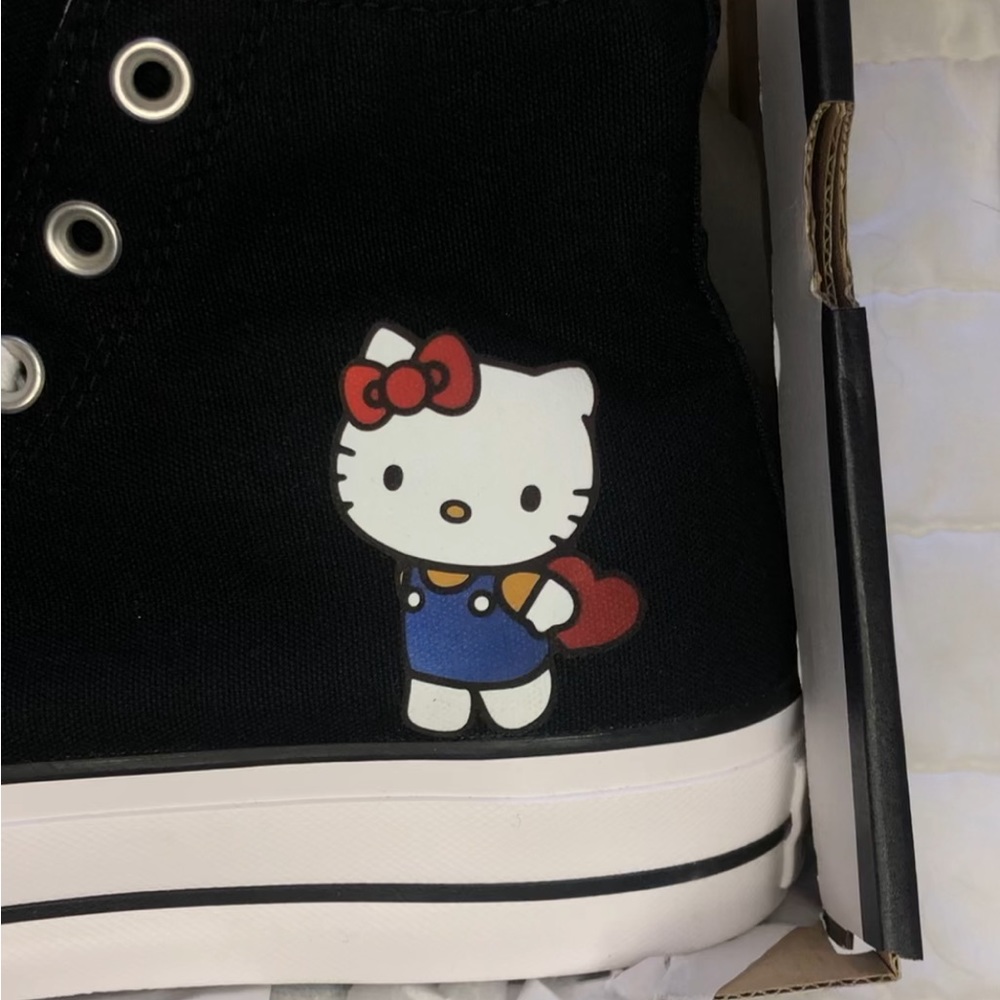 Hello Kitty Platform Converse - Picture 4 of 5